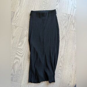 Zara Black High Ride Below Knee Ribbed Skirt in size S